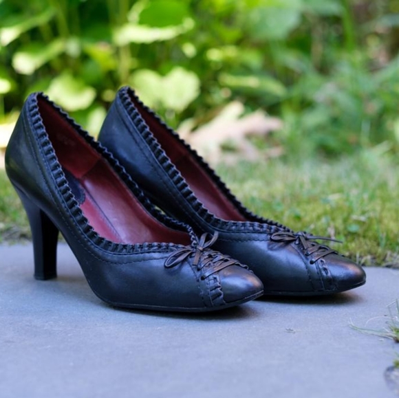 Shoes - Picture 2 of 3